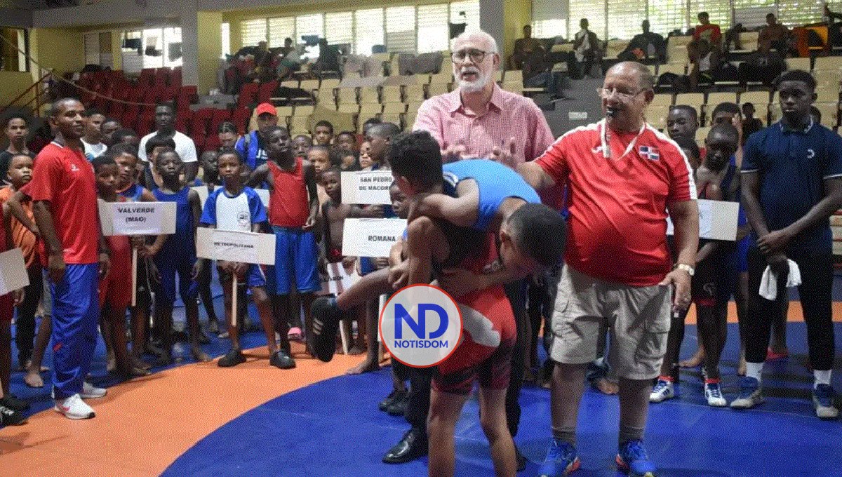 Lucha inaugura torneo de campeones; premia primeros ganadores 2 Lucha inaugura torneo de campeones; premia primeros ganadores