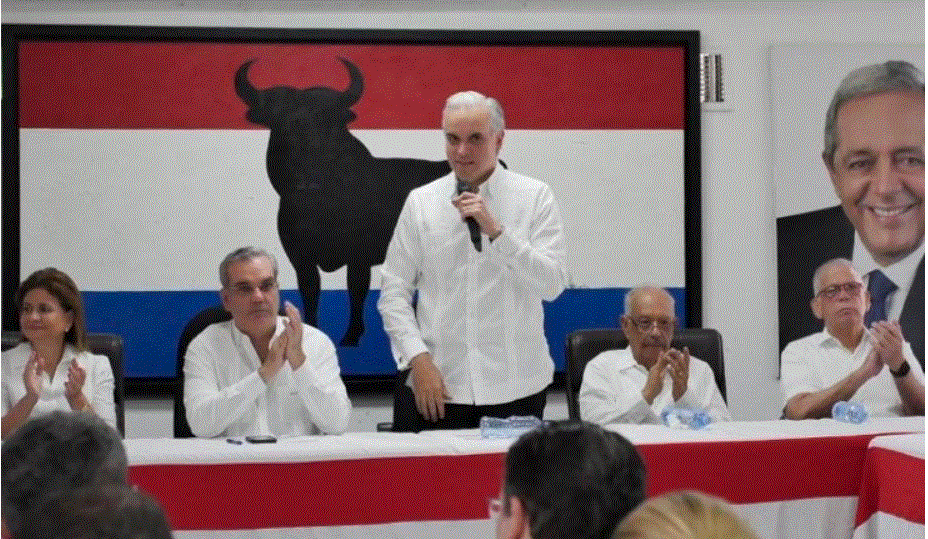 MIGUEL DECAMPS 11 Presidente asiste misa por 7 años de la muerte de Hatuey Decamps