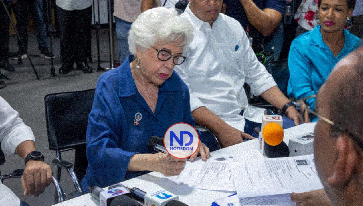 Milagros inscribe a Abinader como precandidato presidencial del PRM 2 Milagros inscribe a Abinader como precandidato presidencial del PRM