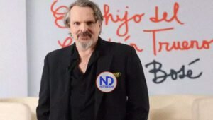 Miguel Bosé confirma que 10 sujetos armados lo asaltaron en su casa