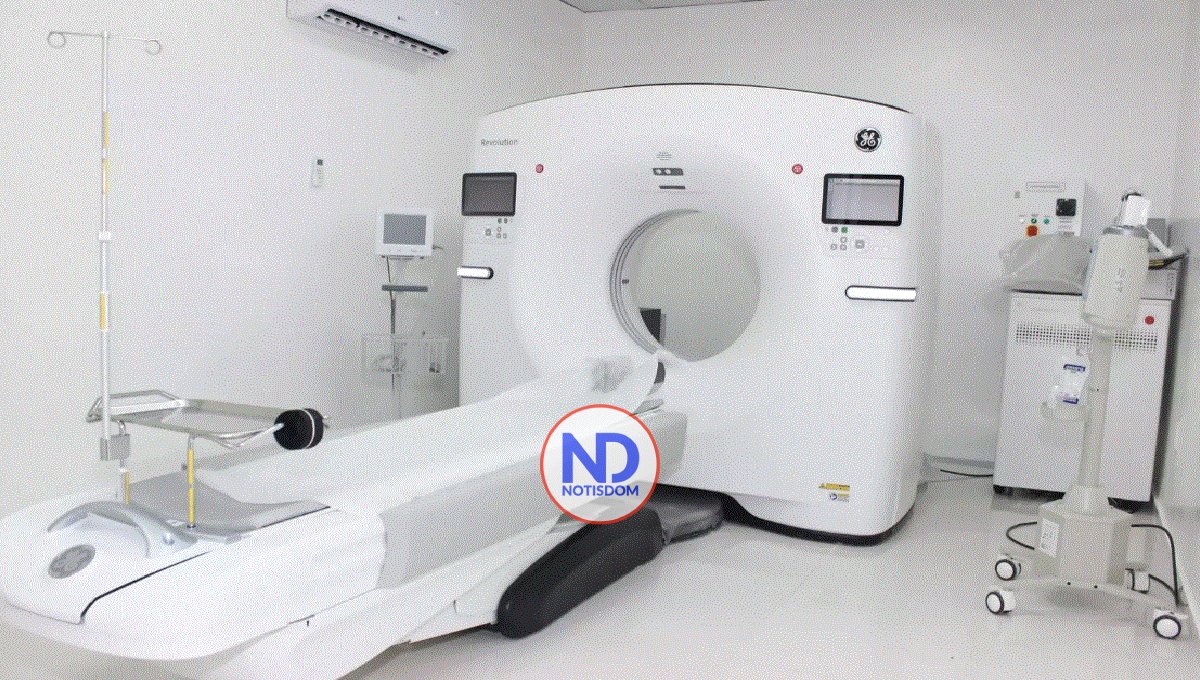 Ney Arias Lora inaugura moderna unidad de tomografía