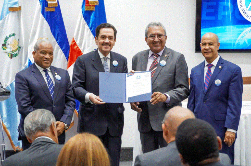 Subsede dominicana celebra 25 aniversario de su incorporación al Parlamento Centroamericano 4 TONY RAFUL Subsede dominicana celebra 25 aniversario de su incorporación al Parlamento Centroamericano