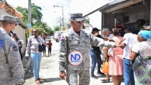 Esposas de oficiales de la Fuerza Aérea realizan operativo médico en comunidad de San Isidro
