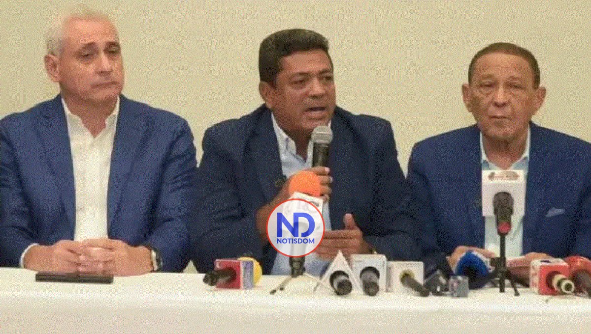 Santos, Vásquez y otros renuncian del PRD; critican alianza FP-PLD