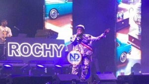 Rochy RD pone a vibrar el Palacio de los Deportes a ritmo de dembow