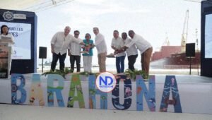 Presidente da primer palazo para la construcción del puerto de Barahona