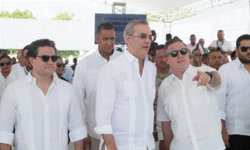 Presidente da primer palazo para la construcción del puerto de Barahona 3 ABINADER 680 1 Presidente da primer palazo para la construcción del puerto de Barahona