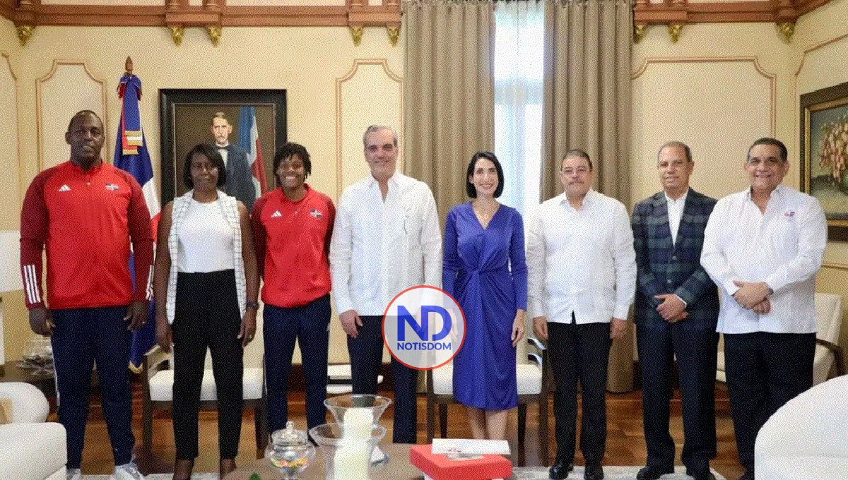 Presidente Abinader recibe a Marileidy Paulino en el Palacio Nacional