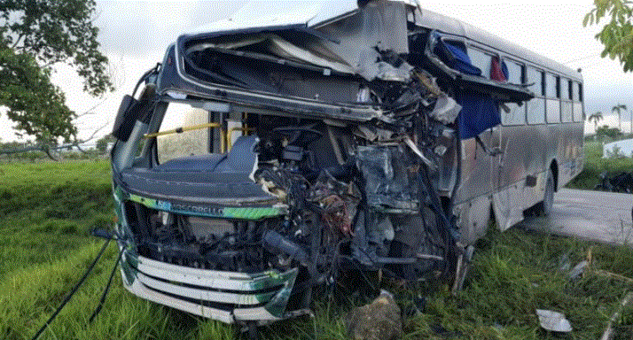 Fallece chofer autobús; suman 9 los muertos en accidente en Higüey 3 ACCIDENTE 55 Fallece chofer autobús; suman 9 los muertos en accidente en Higüey