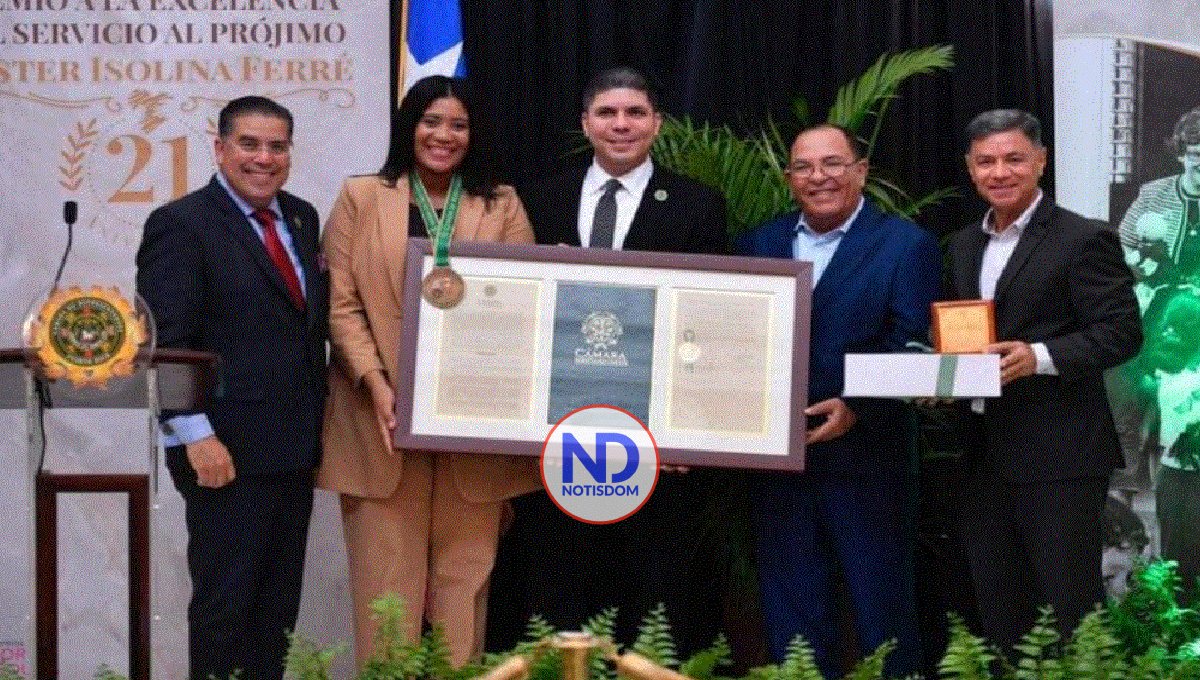 Consulado Dominicano en PR felicita joven galardonada en Premio Sister Isolina Ferré