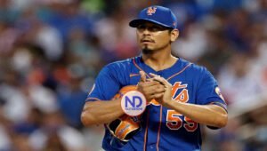 Carlos Carrasco perdería el resto de la temporada tras fracturarse el dedo meñique