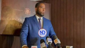 Trasladan a hospital al diputado Edwin Mejía tras accidente