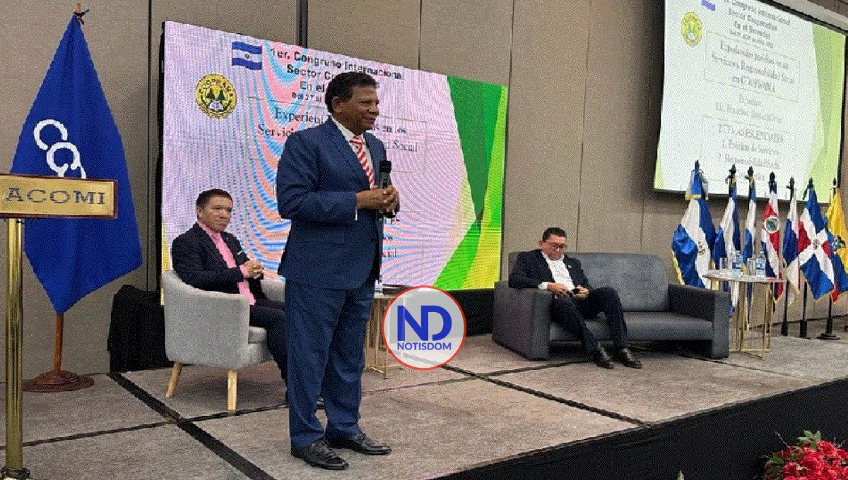 Cooperativa Nacional de Maestros asiste a congreso en El Salvador