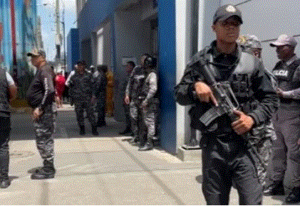 GUARDIAS 14 2 Suspenden línea 1 Metro Santo Domingo tras choque de trenes