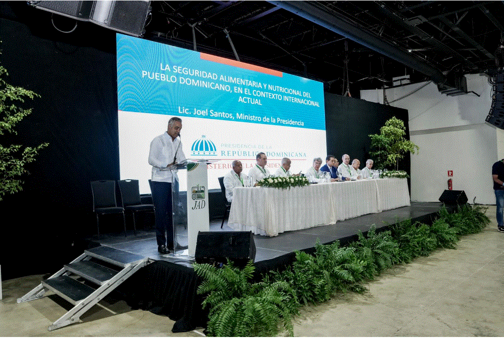 JOEL SANTOS 12 Joel Santos destaca que el sector agropecuario es un importante soporte del turismo en el país