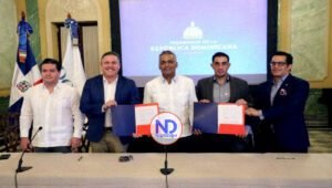 Firman contrato convertirá puerto Samaná en terminal de cruceros