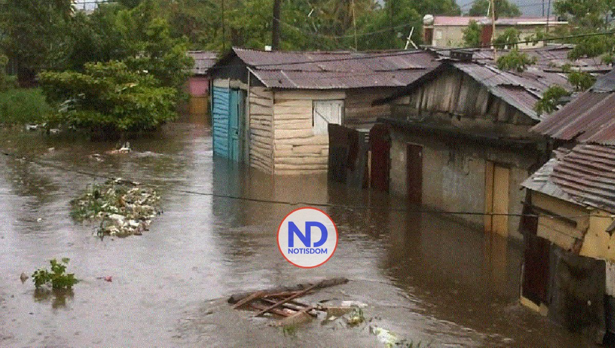 Decenas de viviendas resultaron inundadas tras lluvias en Santiago 2 Decenas de viviendas resultaron inundadas tras lluvias en Santiago