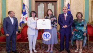 Homenaje póstumo al poeta Pedro Mir en el Palacio Nacional
