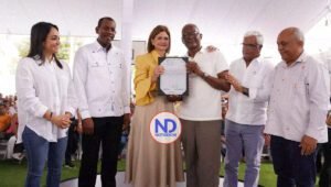 Gobierno entrega 420 títulos de propiedad en el sector Los Peralejos