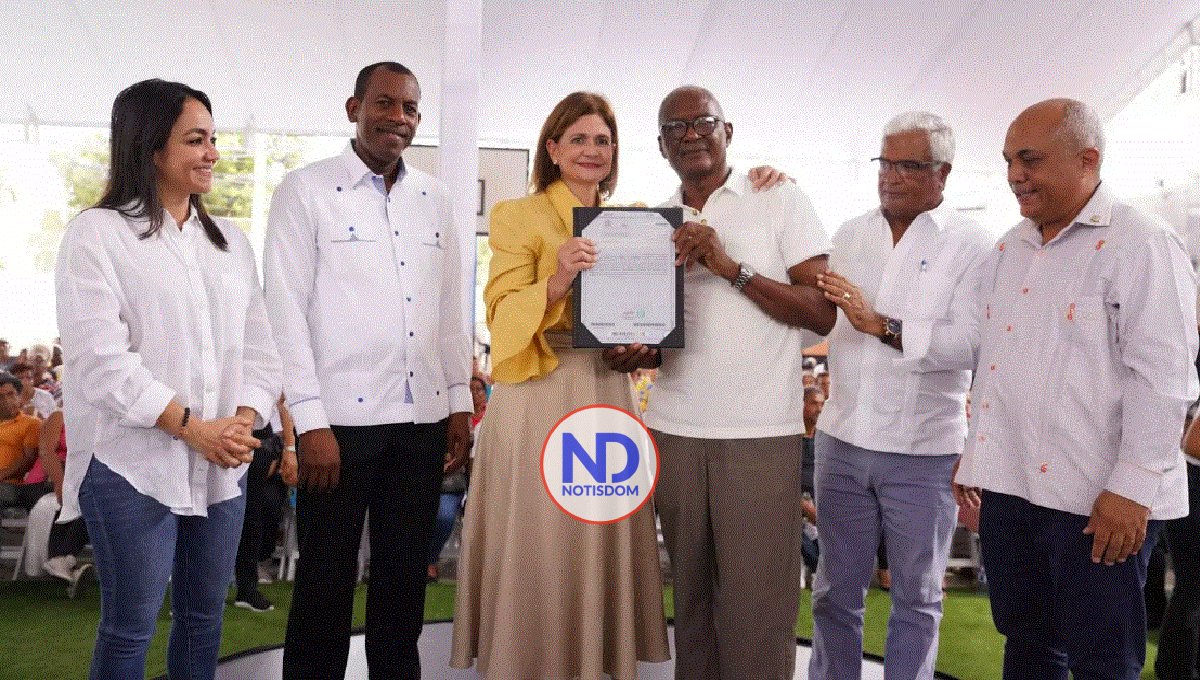 Gobierno entrega 420 títulos de propiedad en el sector Los Peralejos