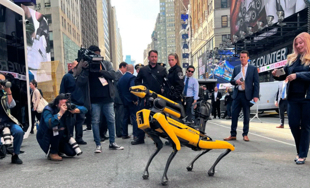 Un robot policía patrullará la estación de metro de Times Square 3 ROBOT 11 Un robot policía patrullará la estación de metro de Times Square