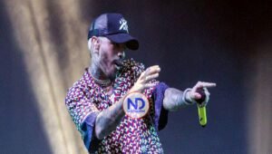 Rauw Alejandro honra a Rosalía con un último ‘Hayami Hana’