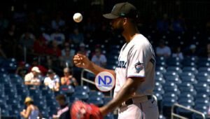 Sandy Alcántara tiene un esguince de ligamentos en el codo derecho