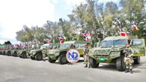 El Presidente dominicano entrega 20 vehículos blindados al Ejército
