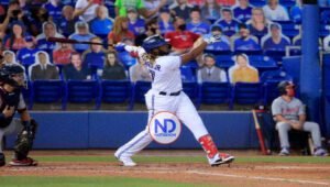 Vladimir Guerrero Jr. pega dos jonrones y llega a 26 en las GL
