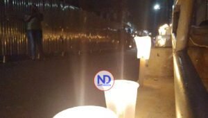 Realizan encendido de velas en memoria de los fallecidos en San Cristóbal