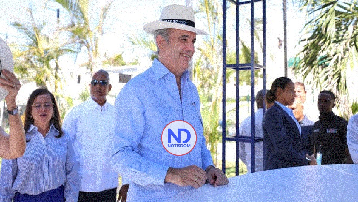 Presidente del Banco popular hace encendido elogio a Luis Abinader