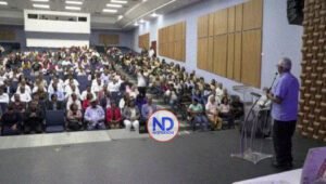 Ministro dice ahora inversión en educación se enfoca en la calidad