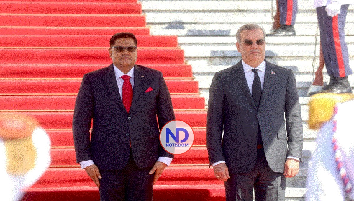 Presidente Abinader recibe en Palacio a homólogo de Surinam