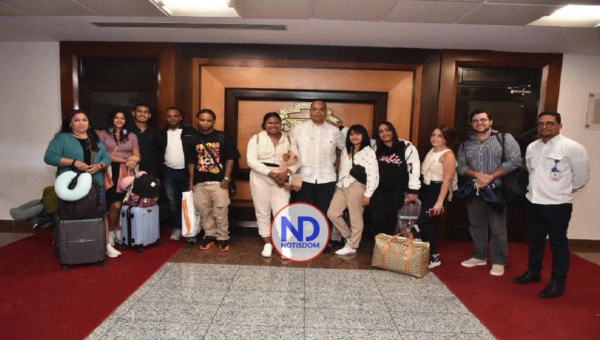 Llegan a RD «sanos y salvos» 10 dominicanos evacuados de Israel