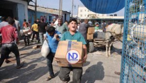 Miles de personas saquean en Gaza los centros de ayuda ONU