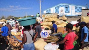 Centenares haitianos cruzan RD a comprar por primera vez en 1 mes