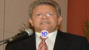 PLD expulsa de por vida a Humberto Salazar por críticas a Abel Martínez y al partido