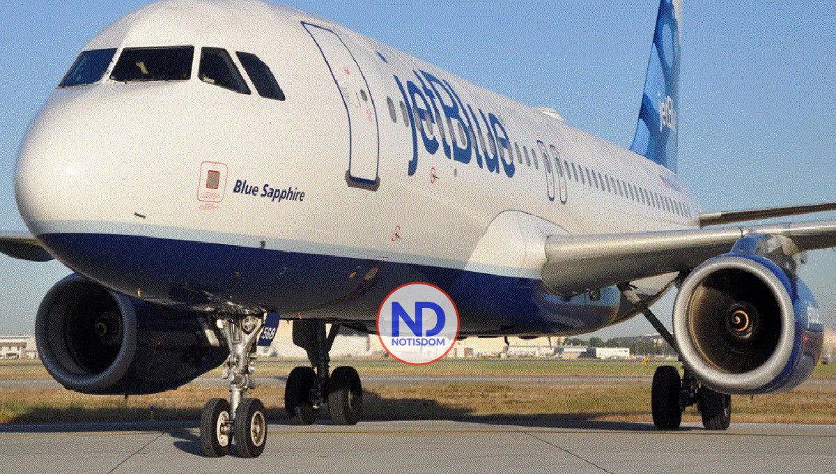 Avión de JetBlue pierde equilibro y se inclina hacia atrás 2 Avión de JetBlue pierde equilibro y se inclina hacia atrás