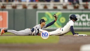 Jeremy Peña se luce con el guante en la postemporada de Grandes Ligas
