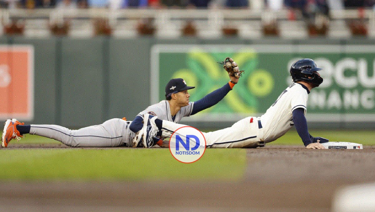 Jeremy Peña se luce con el guante en la postemporada de Grandes Ligas