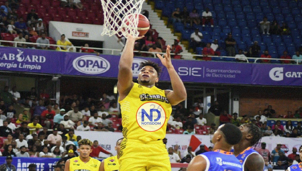 Un Luis Santos imponente guía a El Barias sobre Huellas del Siglo