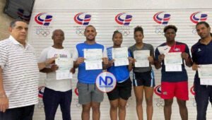 Entregan incentivo a medallistas bádminton, karate y esgrima JJCC