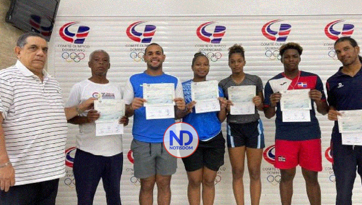 Entregan incentivo a medallistas bádminton, karate y esgrima JJCC