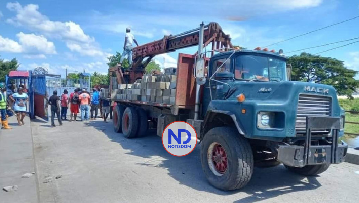 Haitianos intentaron cerrar con blocks la frontera de Dajabón este domingo