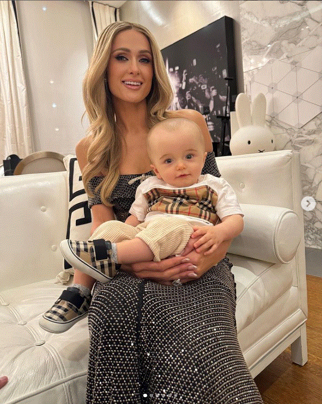 PARISHILTON Paris Hilton niega su bebé sufra enfermedad ante comentarios por tamaño de su cabeza