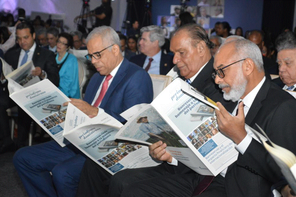 PERIODISTAS 8 Banreservas presenta libro “Reservas del periodismo dominicano“; inicia programa televisivo