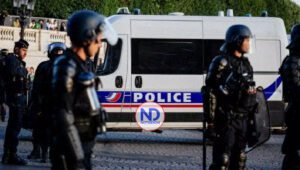 Francia refuerza seguridad de sus escuelas tras el asesinato terrorista de un profesor