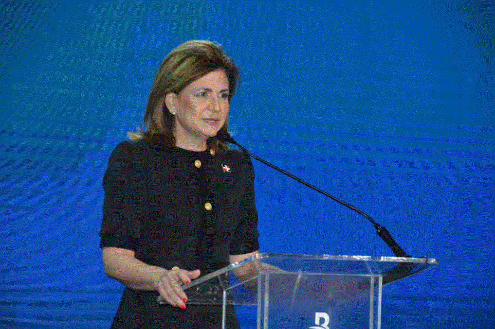 RAQUEL PENA 102 Banreservas presenta libro “Reservas del periodismo dominicano“; inicia programa televisivo