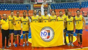 Uteco y PUCMM ganan en el baloncesto universitario del Norte