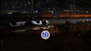 Autobús cae desde un puente cerca de Venecia; hay al menos 21 muertos